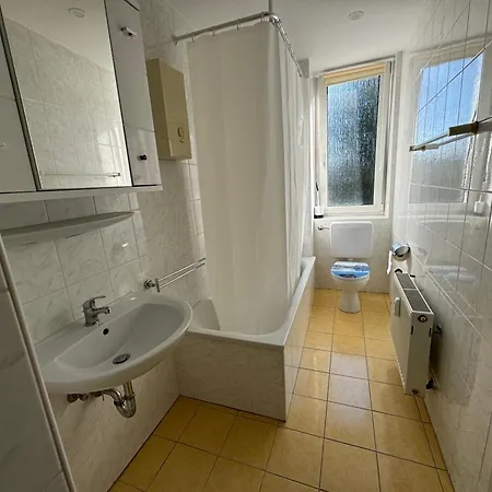 3-zimmer Mit Balkon Apartment *